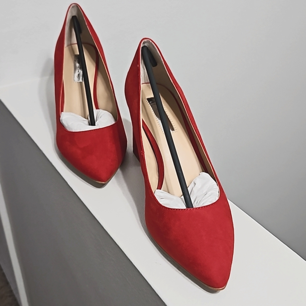 I.N.C International Concepts Bahiraf Red Lave Suede Pump Sz. 9 - Picture 3 of 5